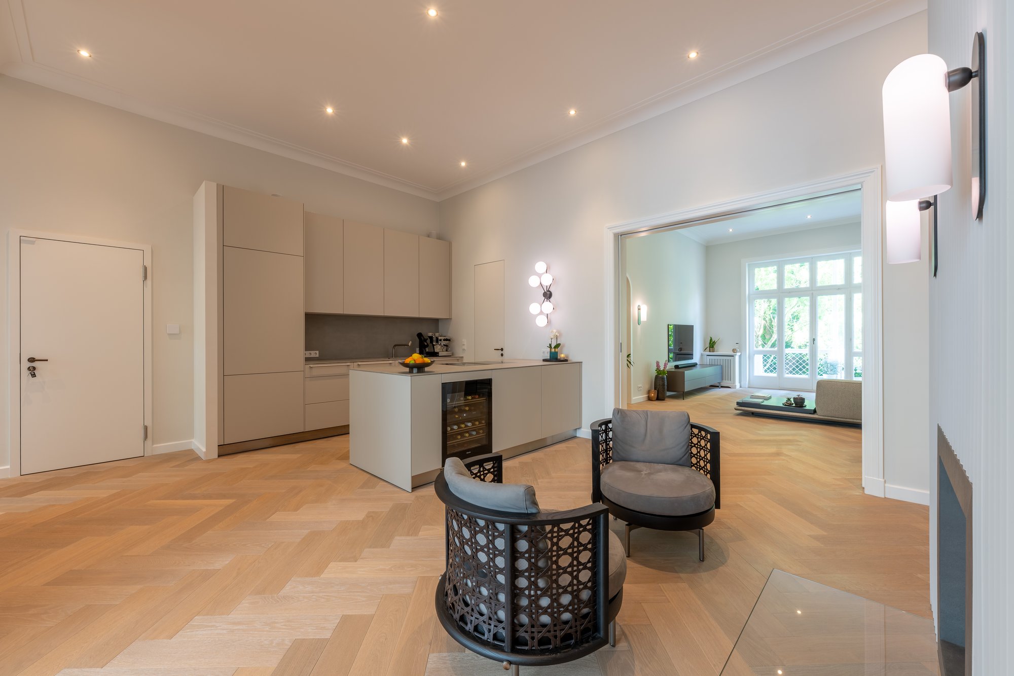 Altbau Renovierung, Blick aus Wohnzimmer in die Küche, total gemütlich, Hamburg Rotherbaum