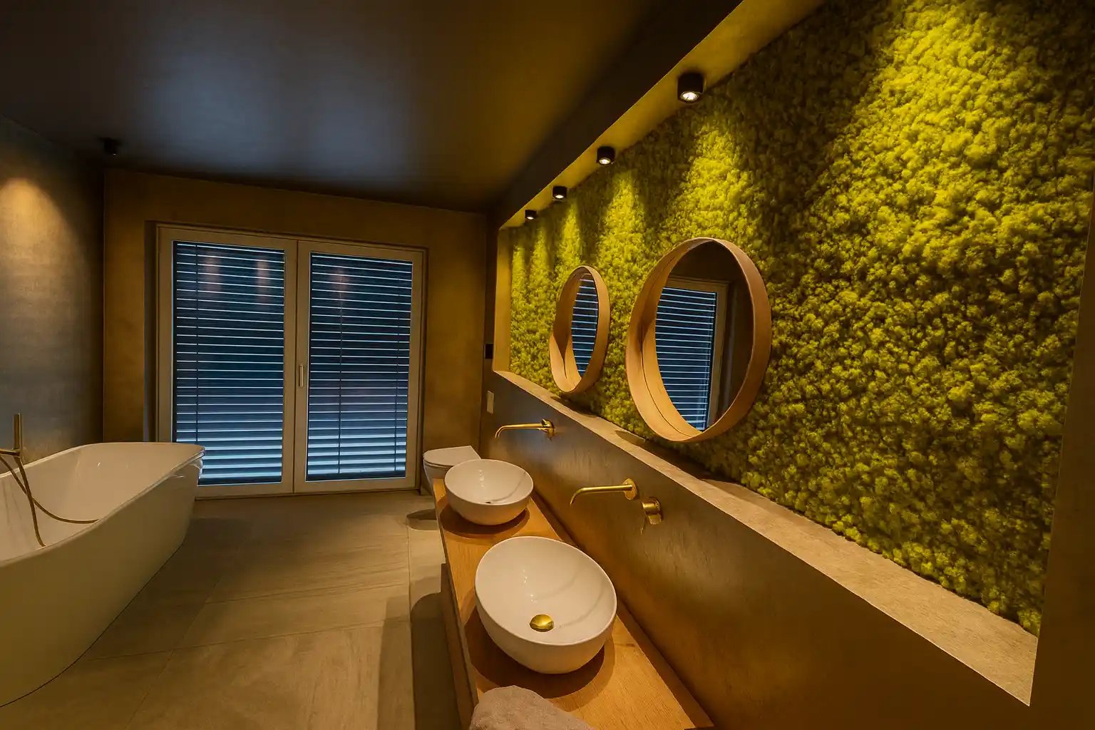 Badezmmer mit Mooswand