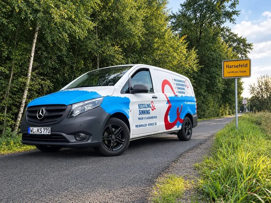 K&S Farbkonzepte Transporter am Ortsschild Harsefeld