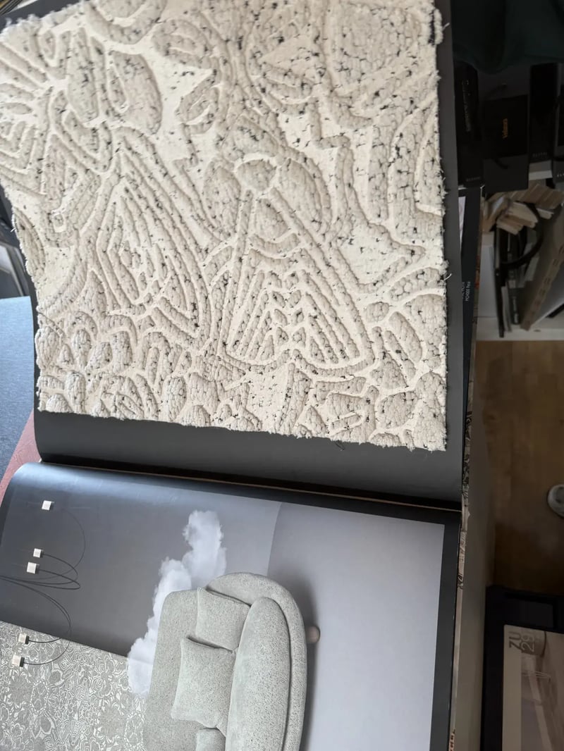 Strukturtapete im Musterbuch im Showroom Beckdorf