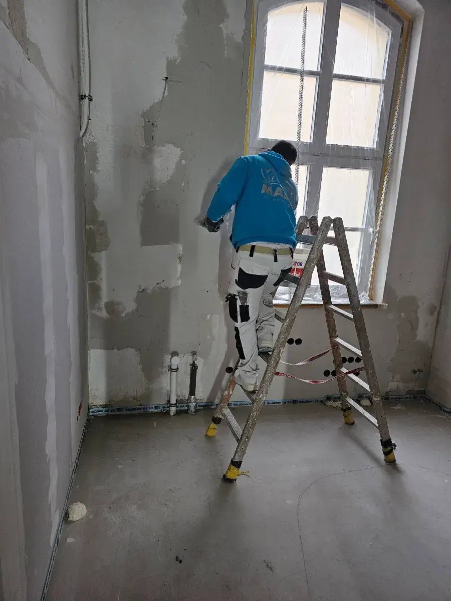 altbau Renovierung Hamburg Alte Post in Zahnarztpraxis, Bauphase Eckschutzschienen