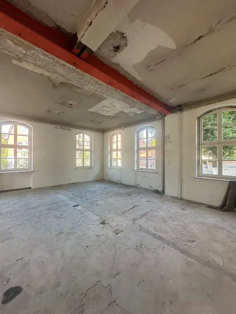 altbau Sanierung Hamburg Alte Post zur Zahnarztpraxis vorher3 Bilder