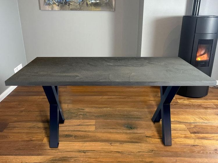 Tisch gespachtelt mit fugenloser Oberfläche