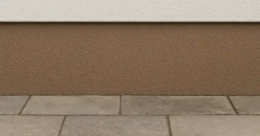 Fassaden-Sockel: wasserabweisender, robuster Aufbau mit passender Körnung; schmutz­toleranter Ton und sauberer Übergang zu Wegen.